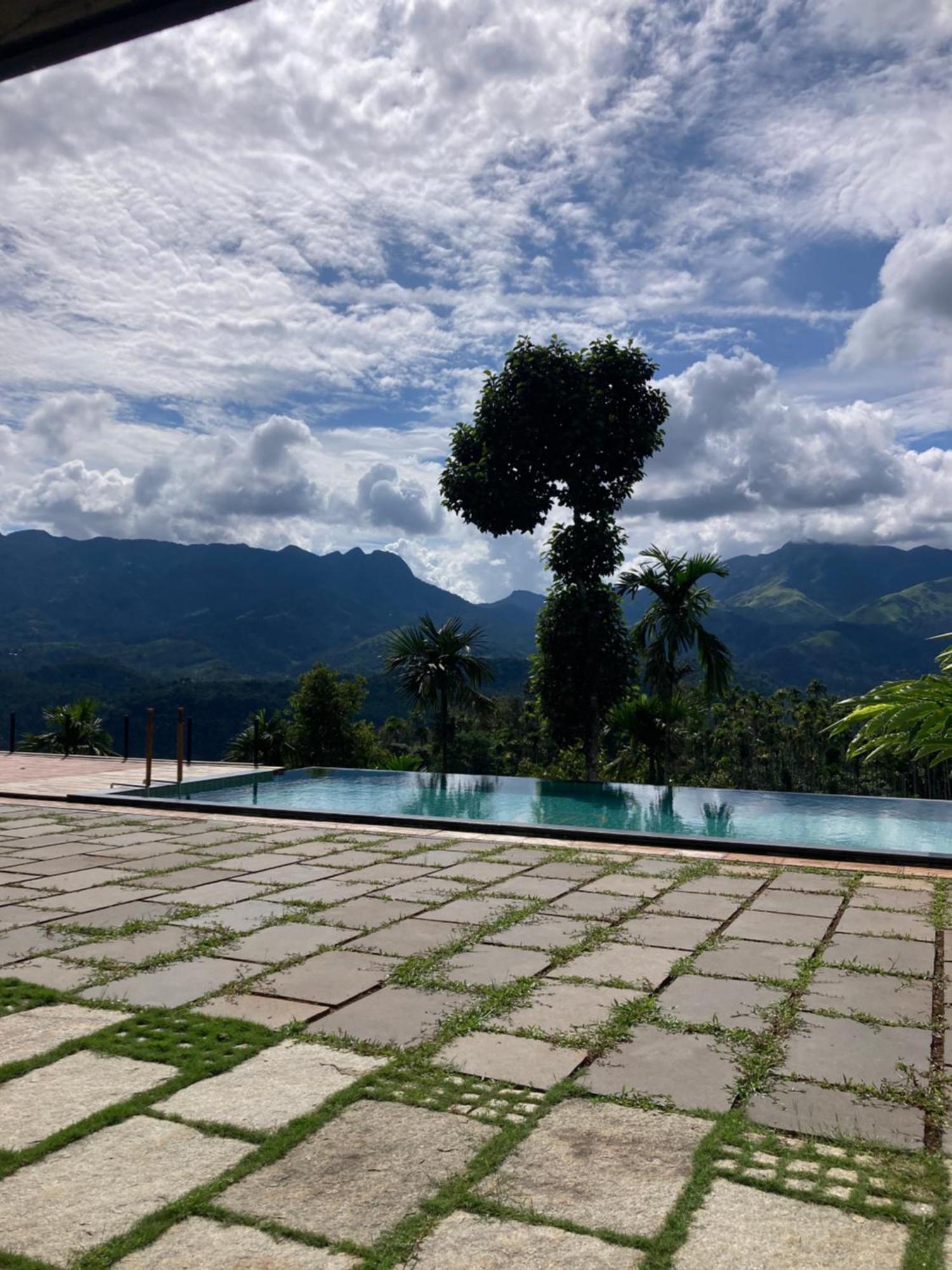 Homestay Namaha Meppādi Exterior photo